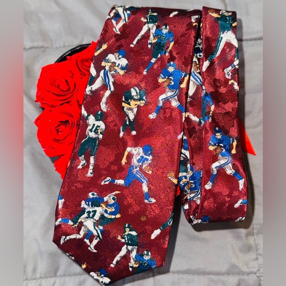 💥SALE New Concepts Vintage Football Print Tie | Burgundy